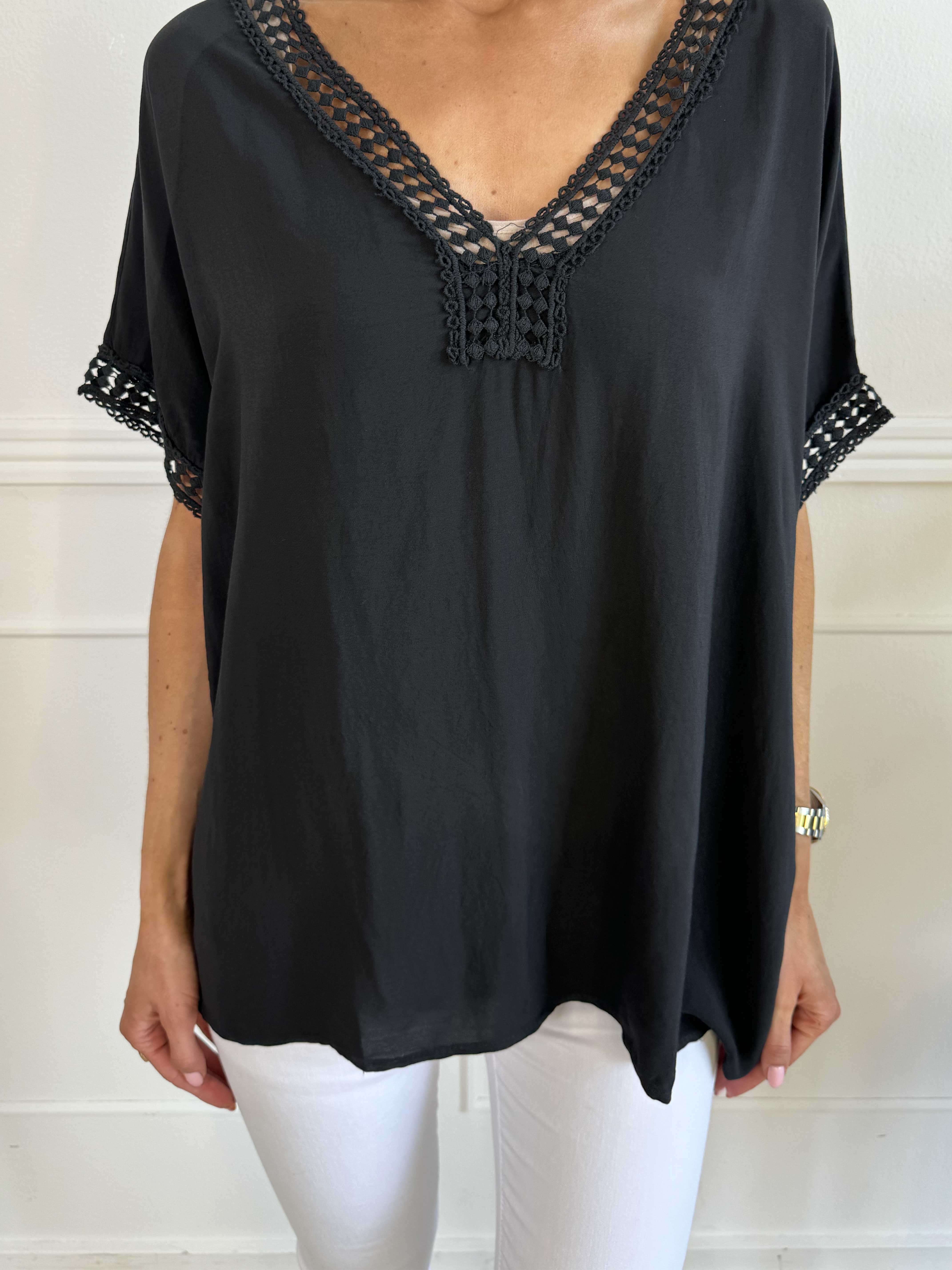 Muna - Enkel tunika i ljus viskos med broderi